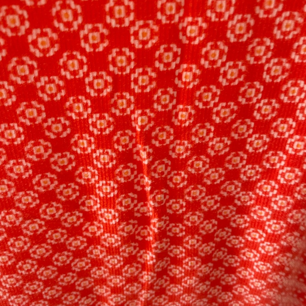 Old Navy Stretch Lace Tank tops - Picture 4 of 6